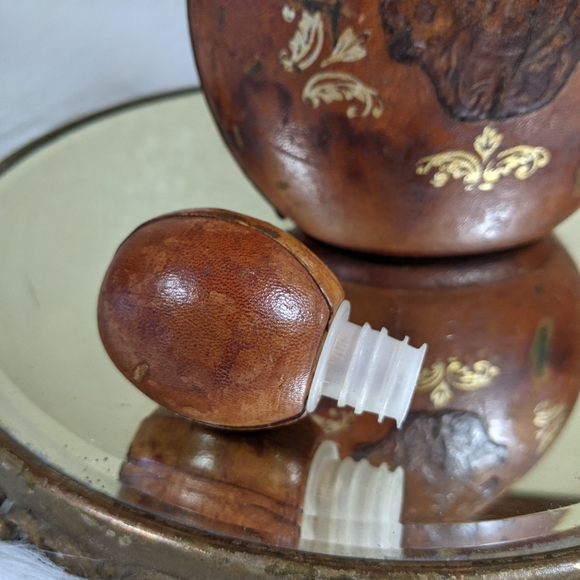 Vintage Mid Century Leather Italy Wine Bottle And Lid Decanter - Picture 10 of 10